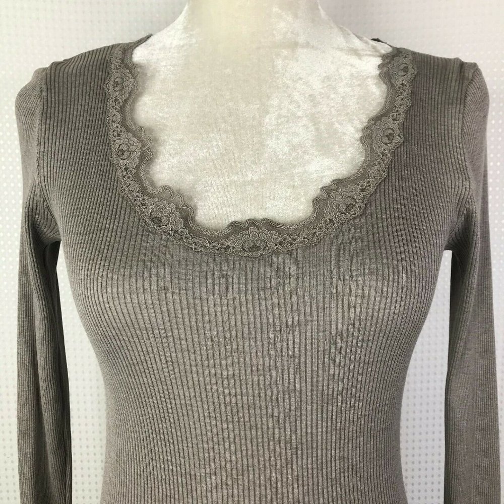 Elegant Gray Lace Trim Blouse - Picture 2 of 8
